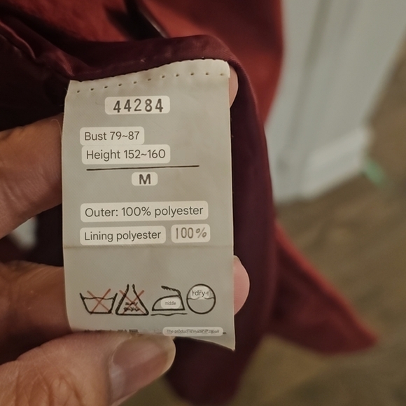 VINTAGE Women's Burgundy Coat - Picture 2 of 2